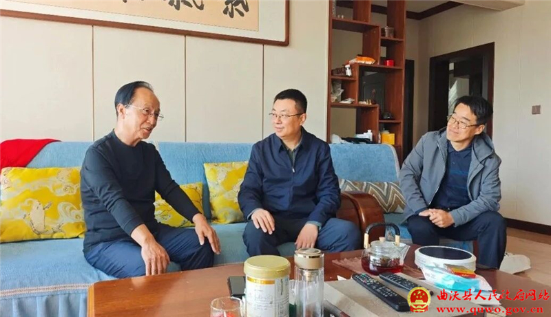 邓明明开展重阳节走访慰问活动.jpg