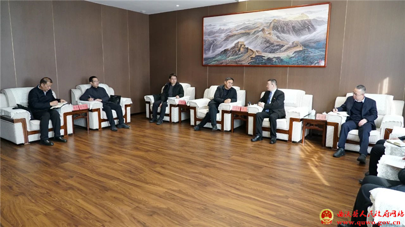 吴滨与国新能源股份公司乔志龙一行举行工作会谈.jpg