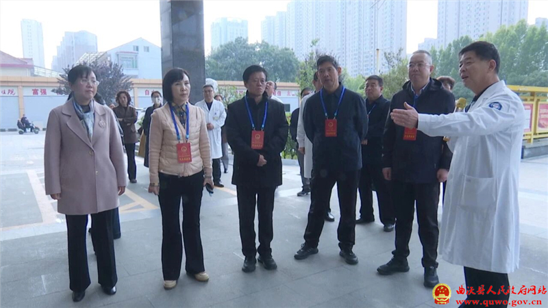 曲沃县人大常委会组织视察全县公立医院医疗服务能力提升工作.jpg