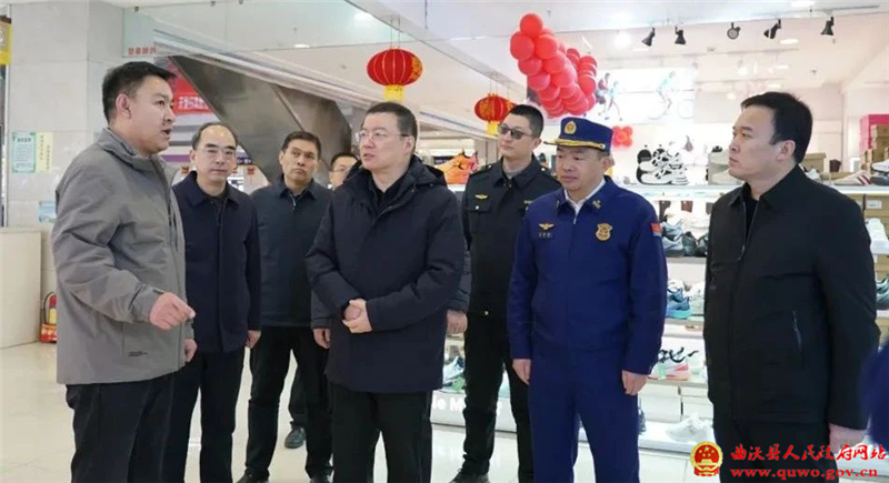 吴滨检查春节节日期间市场供应、安全生产工作并慰问坚守岗位的一线干部职工.jpg