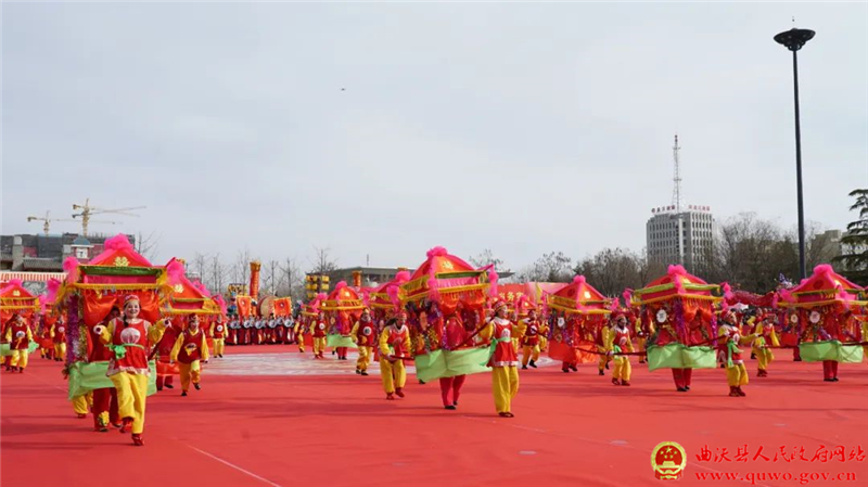 曲沃县“沃国盛火 蛇舞新春”2025年元宵节社火展演在晋园广场隆重举行4.jpg