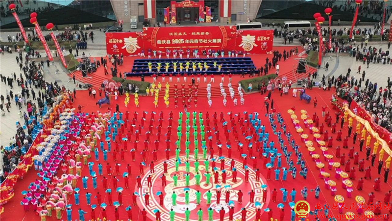 曲沃县“沃国盛火 蛇舞新春”2025年元宵节社火展演在晋园广场隆重举行.jpg