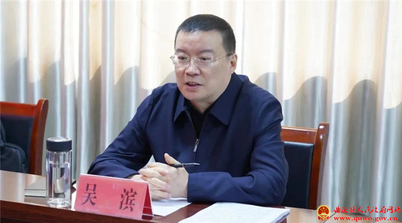 吴滨在县信访局接待来访群众1.jpg