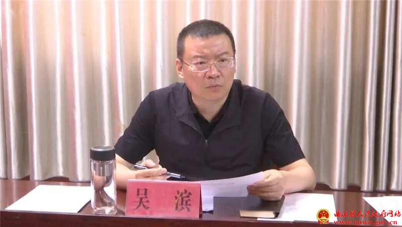 吴滨在县信访局接访1.jpg