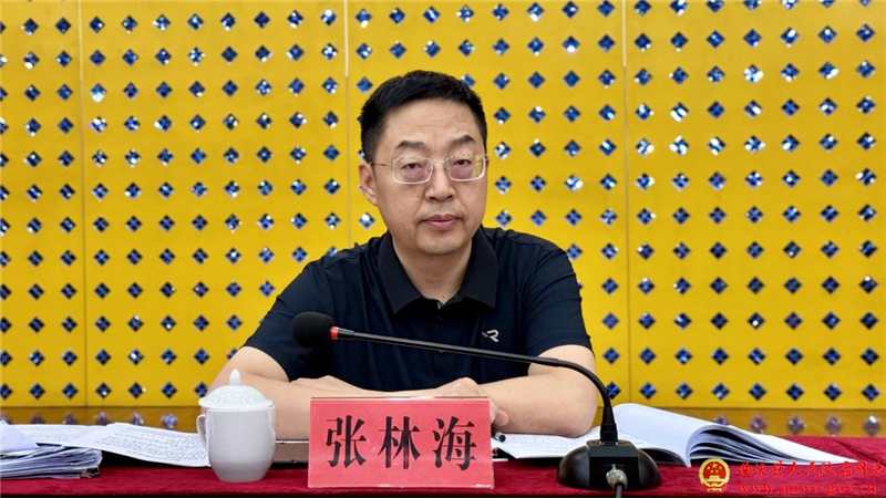 吴滨主持召开全县重点工作分析研究专题会议2.jpg