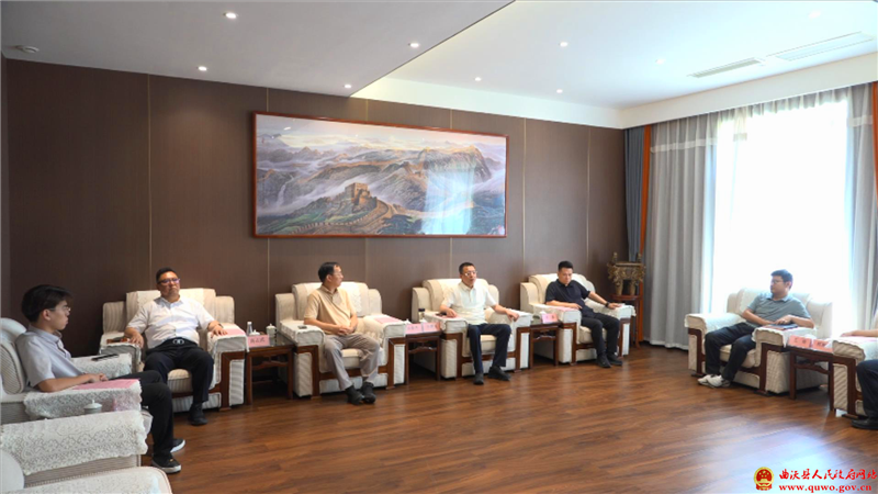 孙惠生与洪春杰举行工作会谈.png