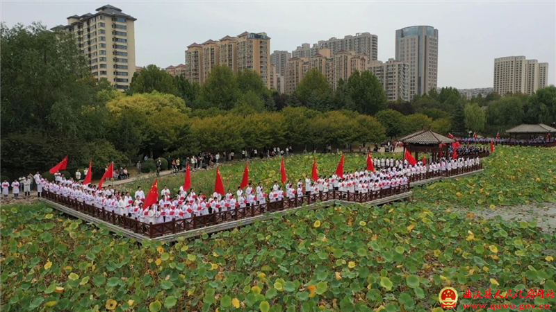 万人唱响祖国颂歌——曲沃县隆重举行庆祝中华人民共和国成立75周年颂歌献祖国万人歌会2.jpg