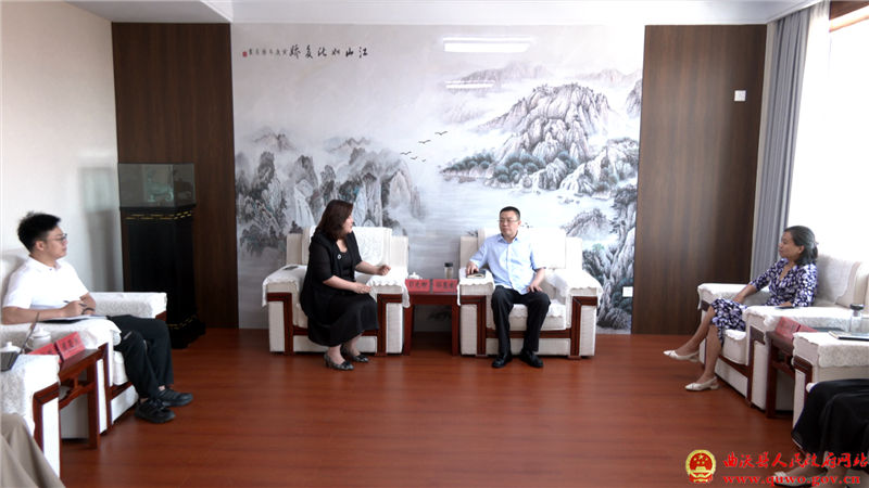 孙惠生与彭光柳举行工作会谈.png