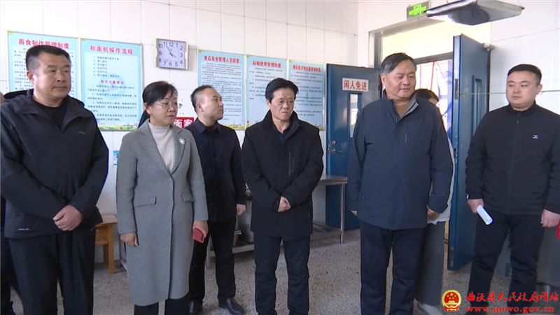 张栓柱、迟红霞、李俊杰在曲村镇检查安全生产工作.jpg