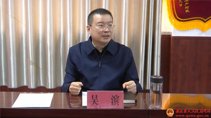吴滨在县信访局接待来访群众1.jpg