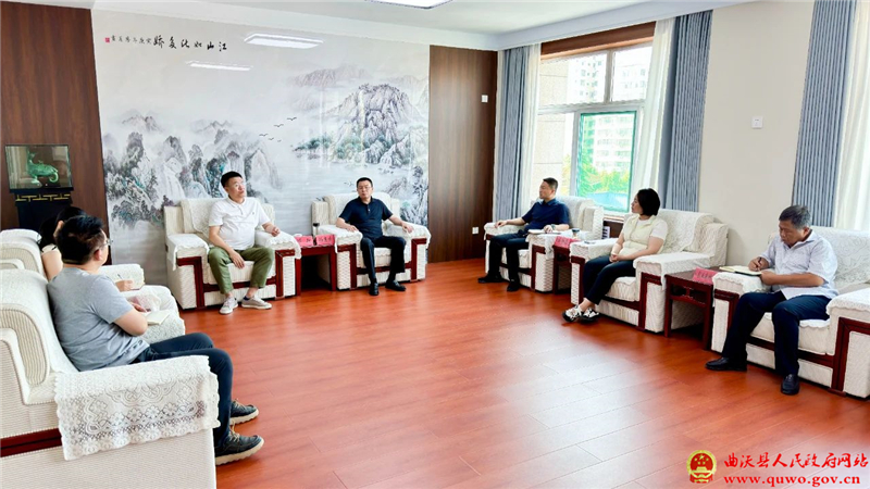 孙惠生与邓尉举行工作会谈.jpg