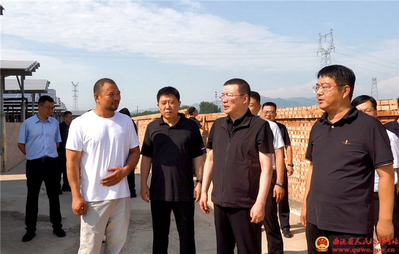 吴滨在里村镇调研1.png 吴滨在里村镇调研1.png