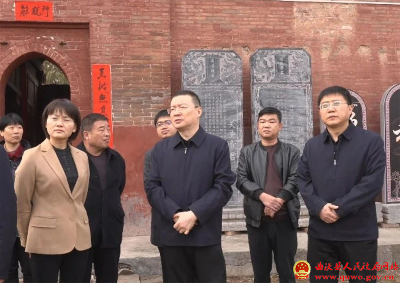 吴滨就文物保护、企业发展、村集体经济壮大等工作进行现场办公.jpg