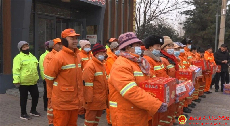 吴滨检查春节节日期间市场供应、安全生产工作并慰问坚守岗位的一线干部职工2.jpg