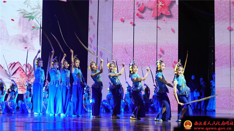 曲沃县举行“巳巳如意 福满晋都”2025春节联欢晚会1.jpg