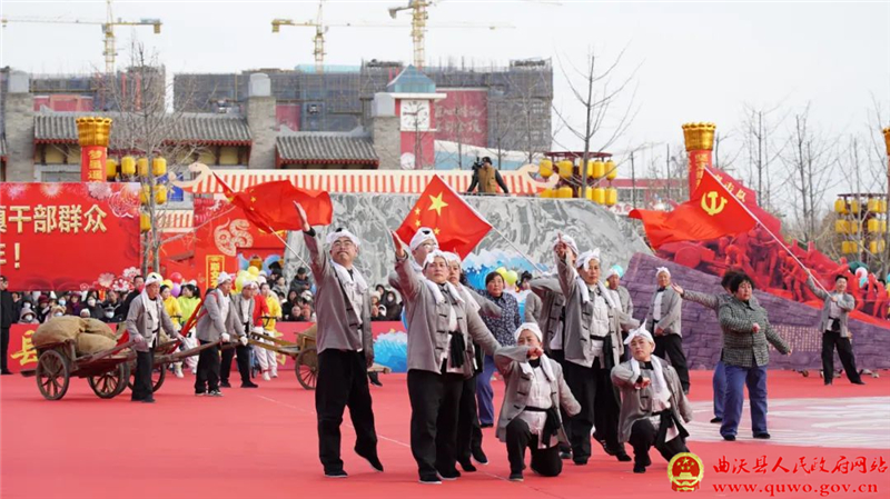 曲沃县“沃国盛火 蛇舞新春”2025年元宵节社火展演在晋园广场隆重举行3.jpg
