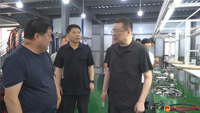 吴滨在曲村镇调研并检查道路交通安全整治和山洪灾害防治工作2.jpg