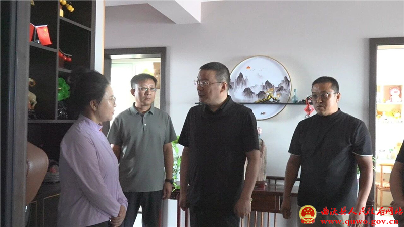 吴滨在金花家园小区开展下访接访1.jpg