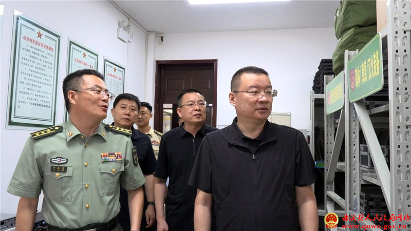 吴滨、孙惠生等领导在县人武部开展“八一”建军节走访慰问活动.jpg