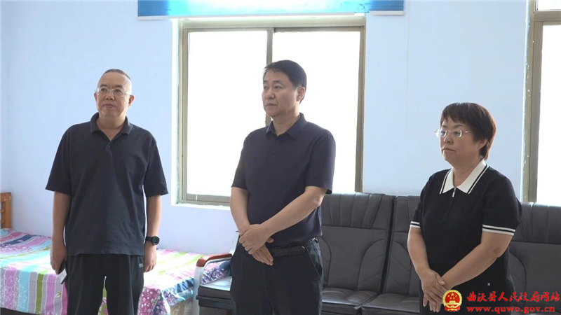 李峰等领导在里村镇调研并检查安全生产工作.jpg