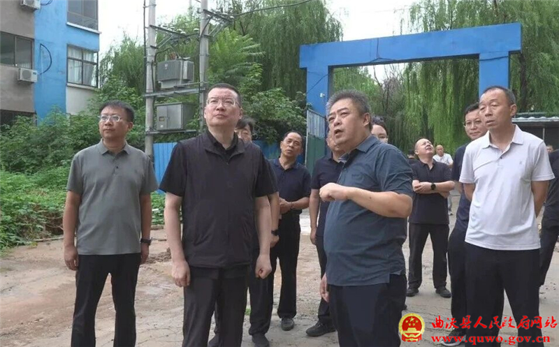 吴滨在金花家园小区开展下访接访.jpg