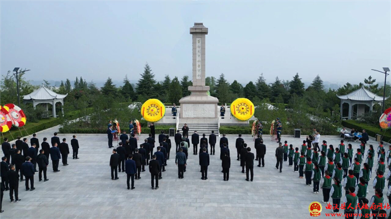 曲沃县举行烈士纪念日公祭活动.jpg